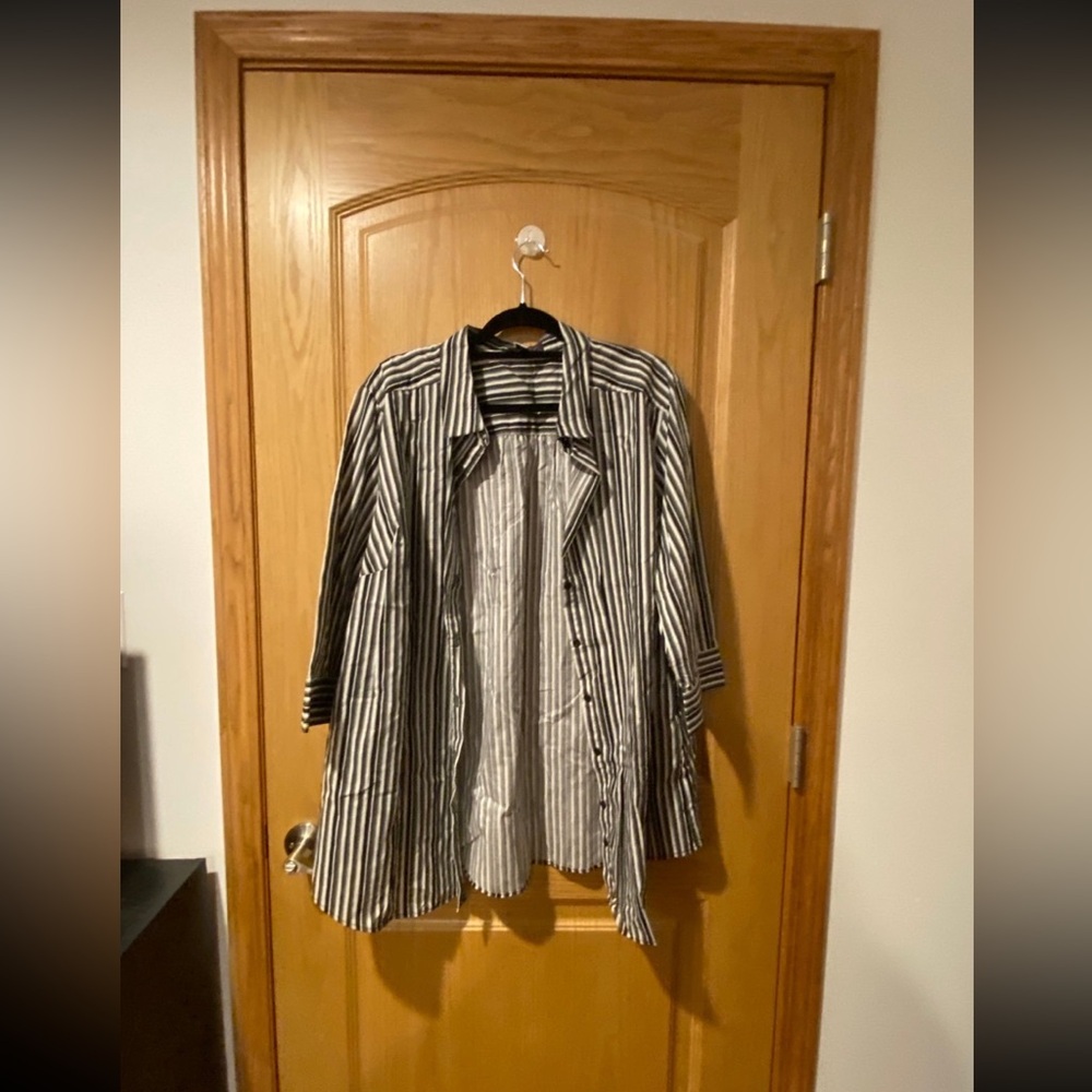 Roman’s Plus Size 24W Black & White Vertical Stripe Button Down Blouse NEW